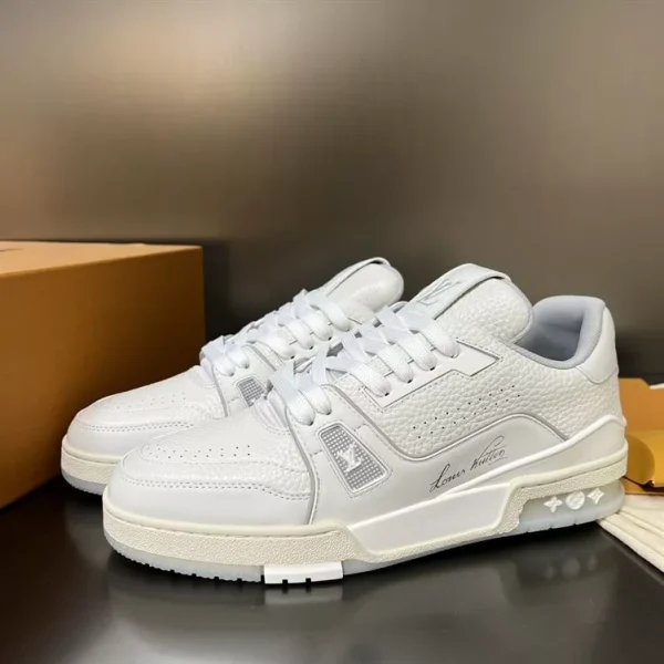 LOUIS VUITTON LV TRAINER SNEAKER – L075