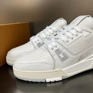 LOUIS VUITTON LV TRAINER SNEAKER – L075