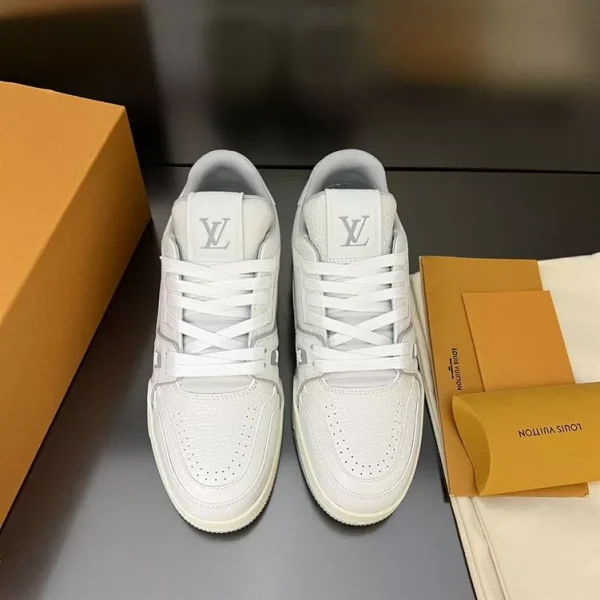 LOUIS VUITTON LV TRAINER SNEAKER – L075