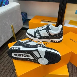 LOUIS VUITTON LV TRAINER SNEAKER – L107