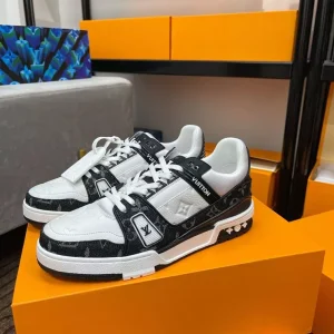 LOUIS VUITTON LV TRAINER SNEAKER – L107