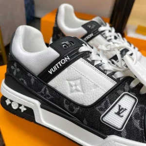 LOUIS VUITTON LV TRAINER SNEAKER – L107