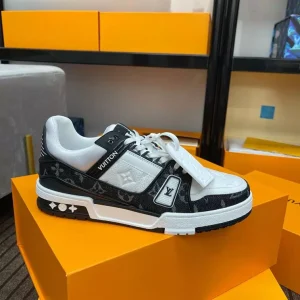 LOUIS VUITTON LV TRAINER SNEAKER – L107