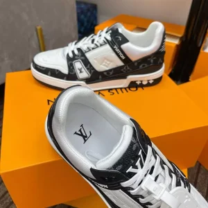 LOUIS VUITTON LV TRAINER SNEAKER – L107