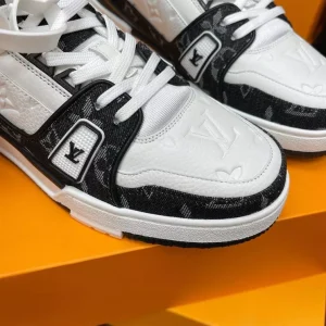 LOUIS VUITTON LV TRAINER SNEAKER – L107