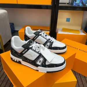 LOUIS VUITTON LV TRAINER SNEAKER – L107