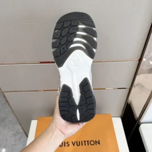 LOUIS VUITTON RUN 55 SNEAKERS IN GREY - L151