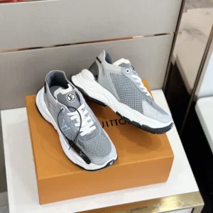 LOUIS VUITTON RUN 55 SNEAKERS IN GREY - L151