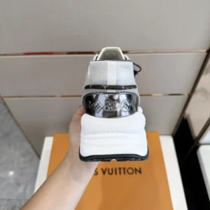 LOUIS VUITTON RUN 55 SNEAKERS IN GREY - L151