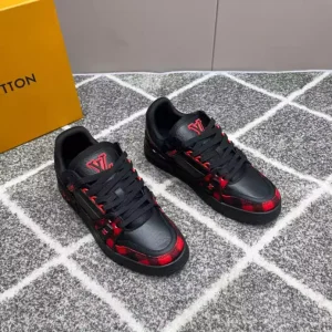 LOUIS VUITTON TRAINER SNEAKERS IN BLACK - L152