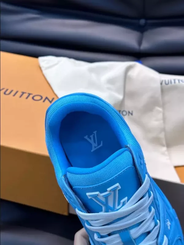 LOUIS VUITTON TRAINER SNEAKERS IN BLUE - L154